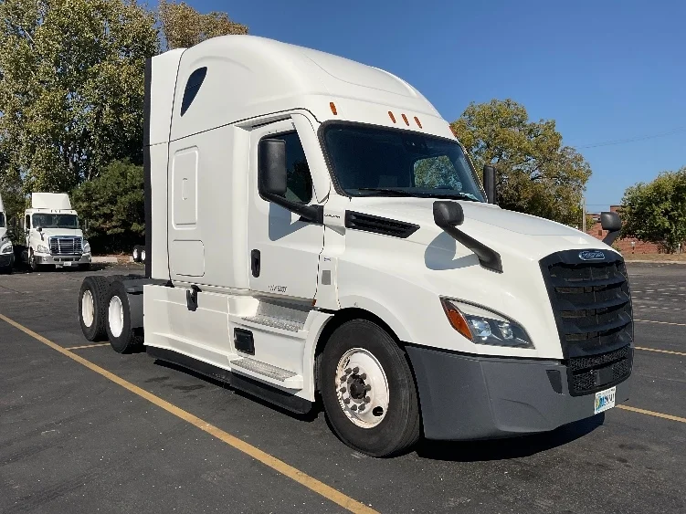 2022 Freightliner Cascadia in Oakwood Village, OH