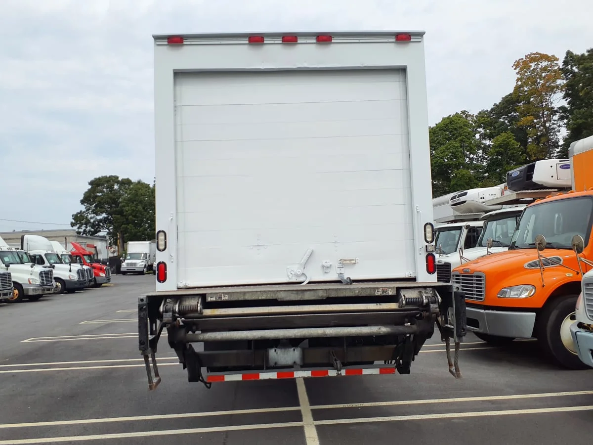 2016 International 4300 - image 5