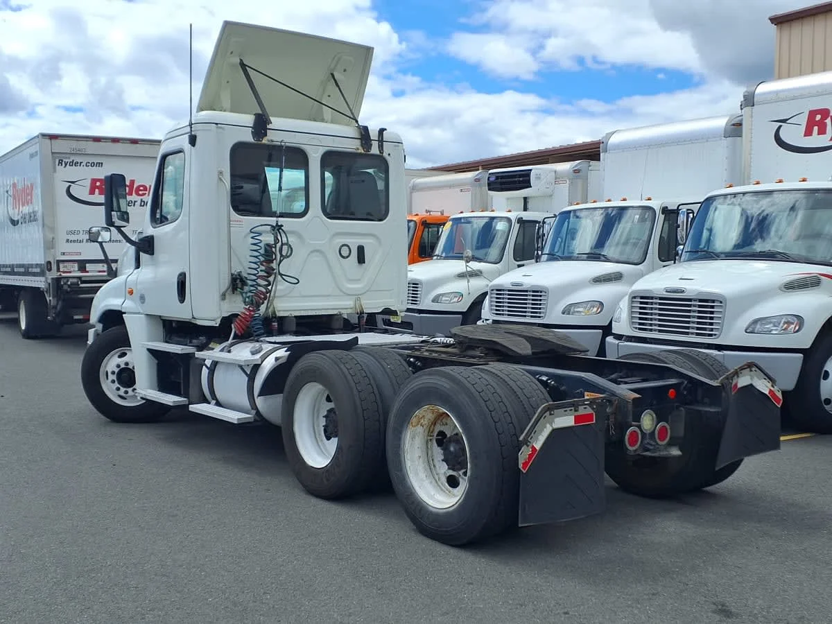 2018 Freightliner Cascadia in Newark, NJ — photo 6