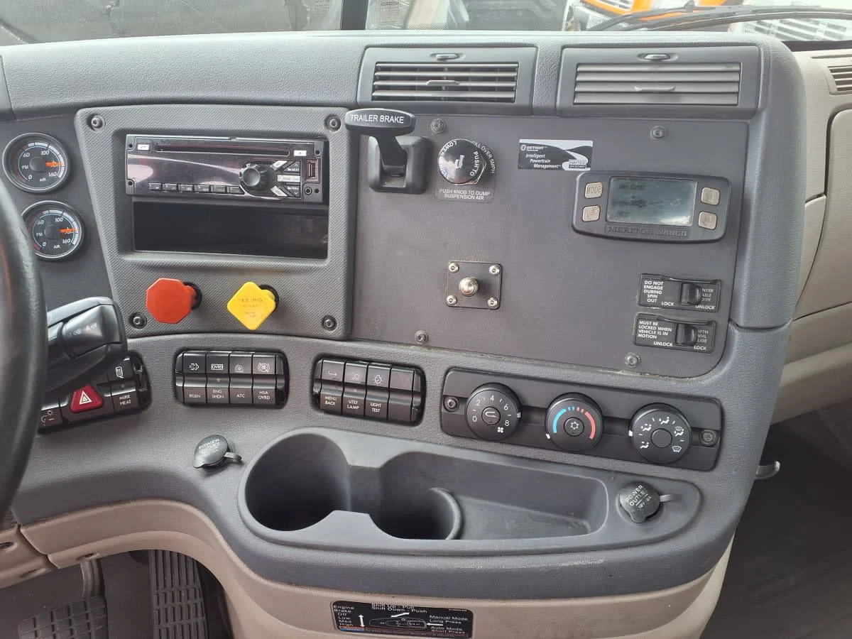 2018 Freightliner Cascadia in Newark, NJ — photo 13