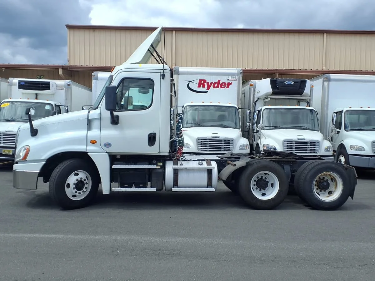 2018 Freightliner Cascadia in Newark, NJ — photo 9