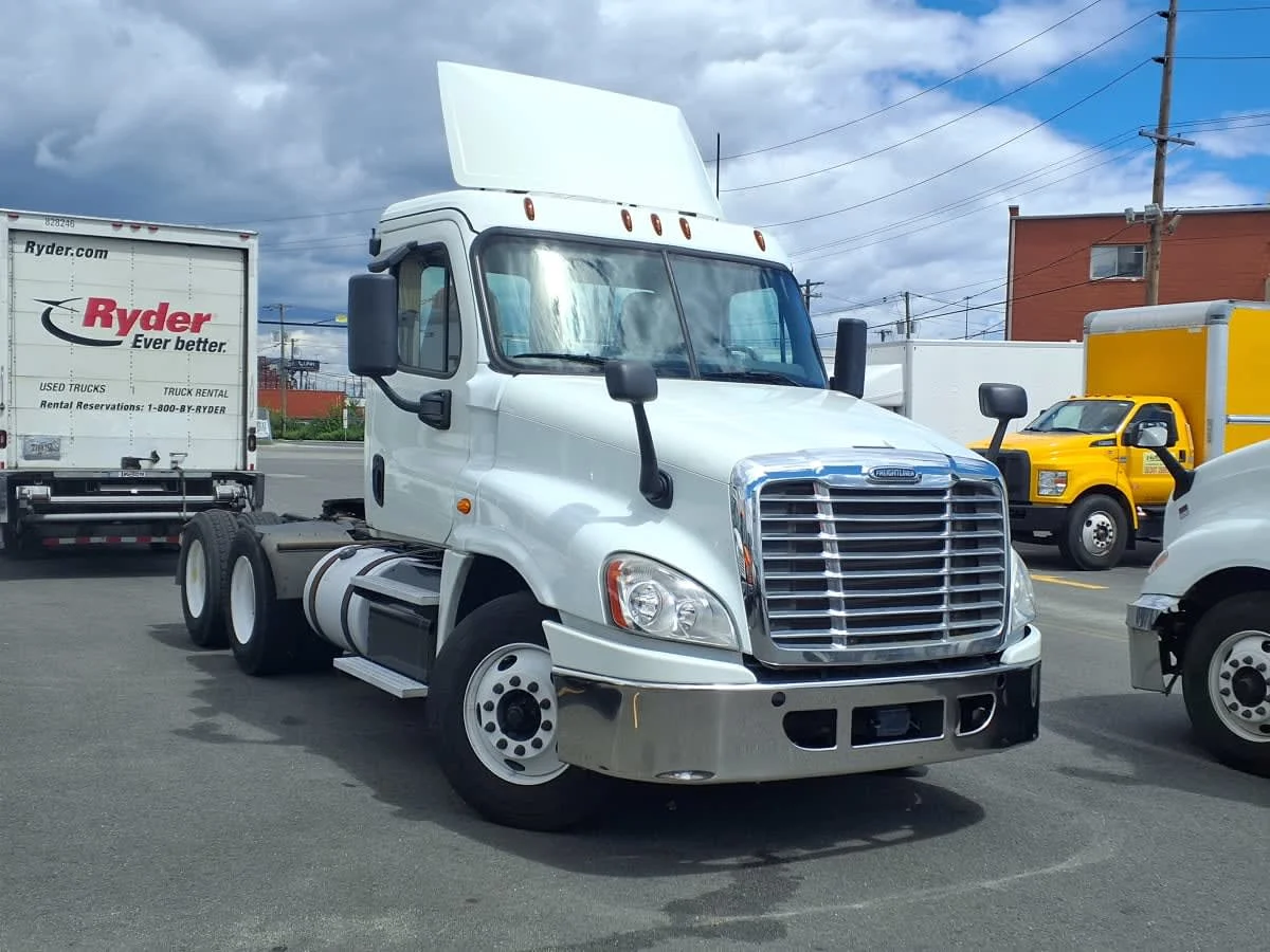 2018 Freightliner Cascadia in Newark, NJ — photo 3