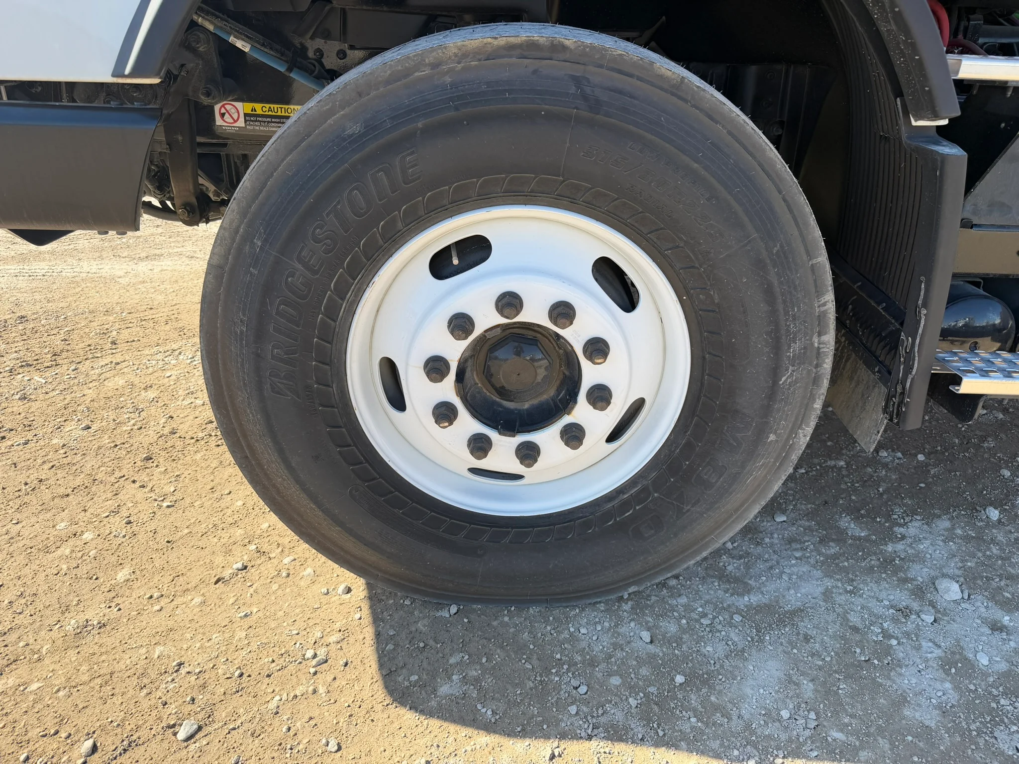 2024 Volvo VHD 300 in Fort Worth, TX — photo 10