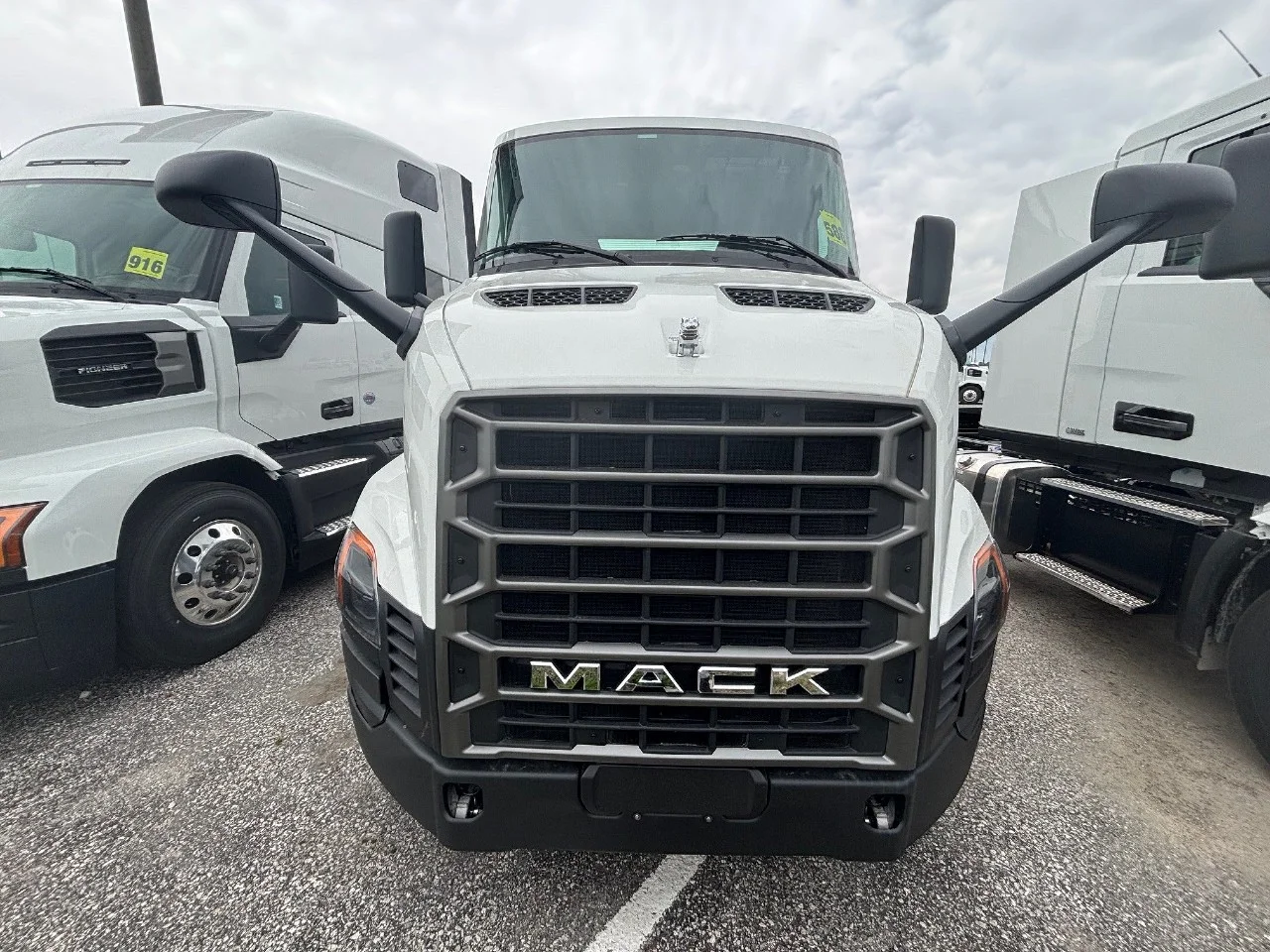 2027 Mack Anthem in Indianapolis, IN — photo 3