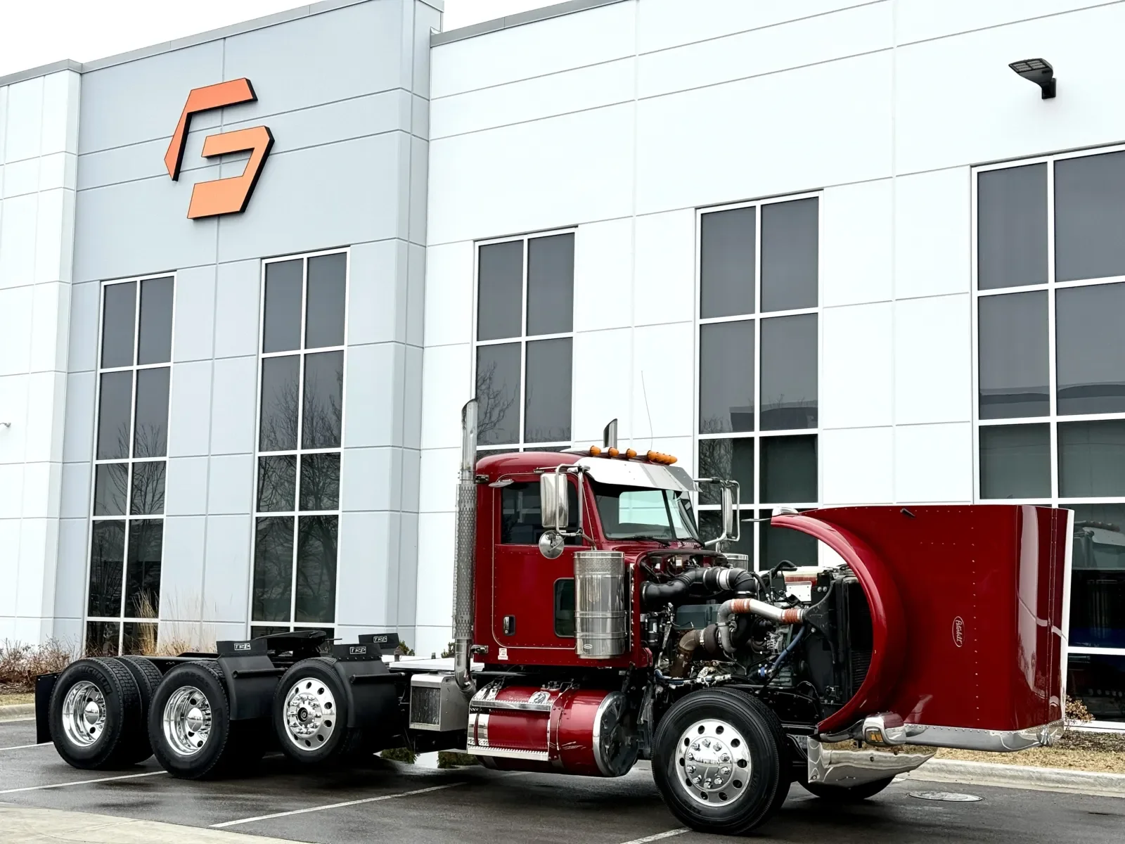 2017 Peterbilt 389 in New Lenox, IL — photo 9