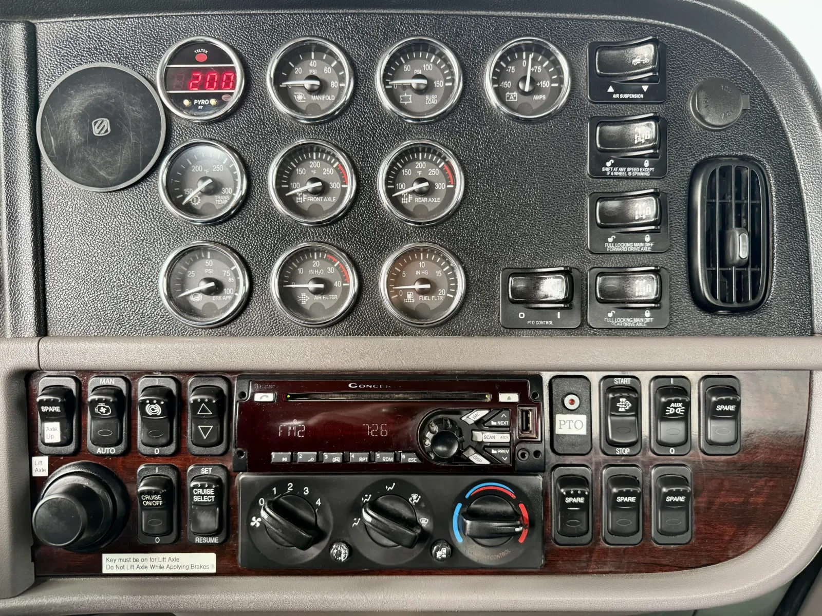 2017 Peterbilt 389 - image 18