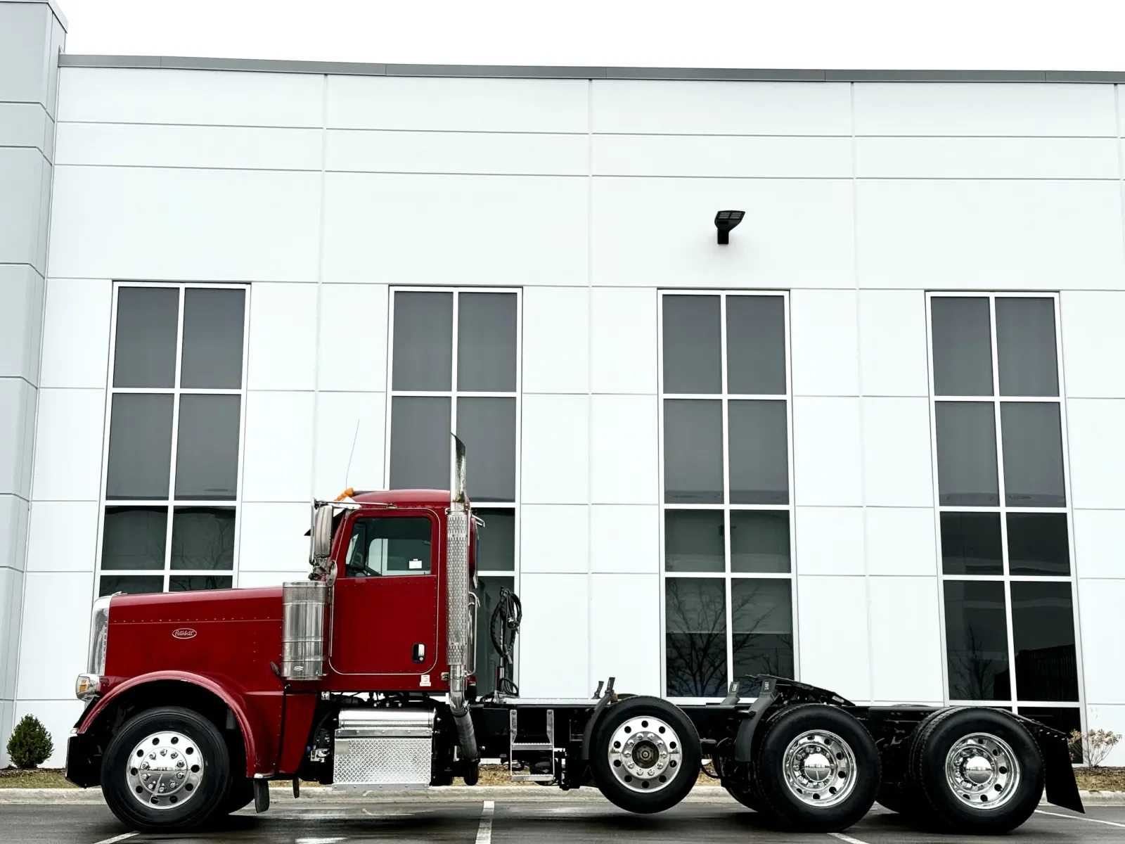 2017 Peterbilt 389 - image 4