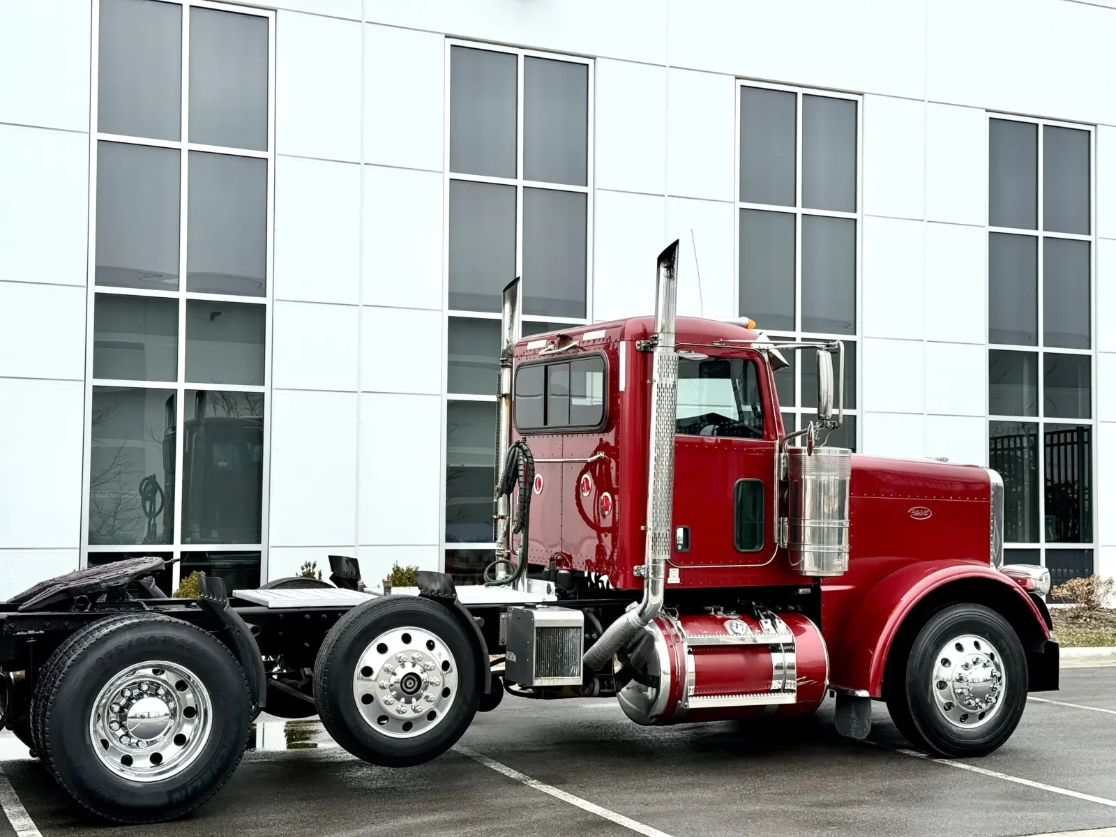 2017 Peterbilt 389 - image 7