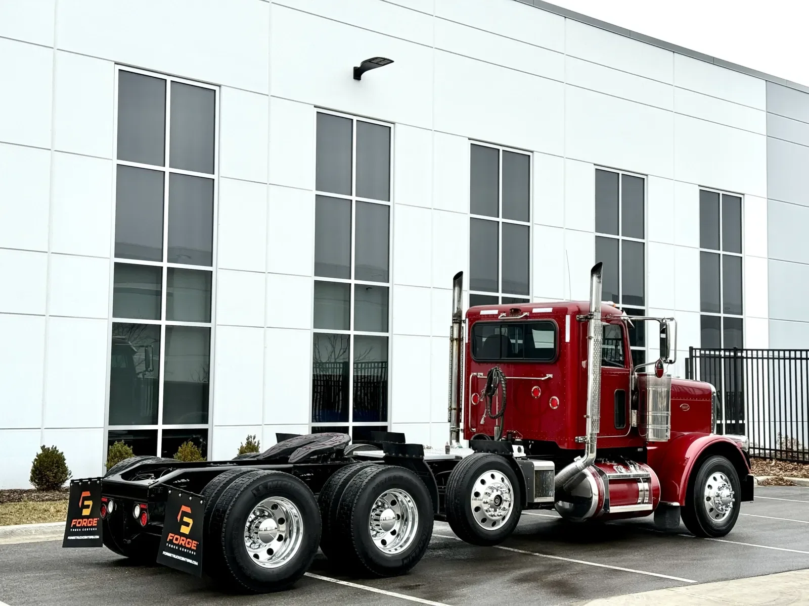 2017 Peterbilt 389 in New Lenox, IL — photo 5