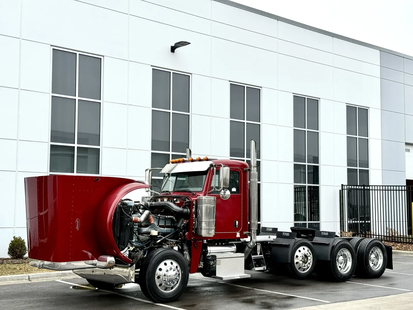 2017 Peterbilt 389 in New Lenox, IL — photo 10