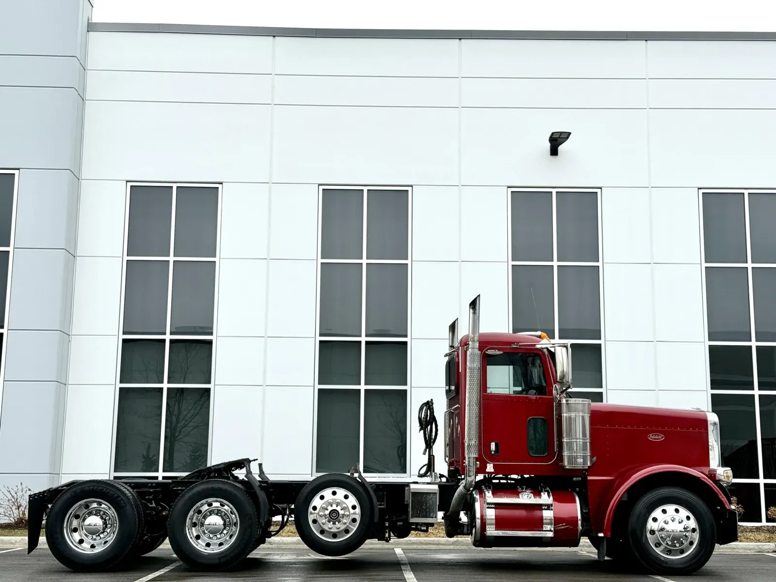 2017 Peterbilt 389 in New Lenox, IL — photo 3