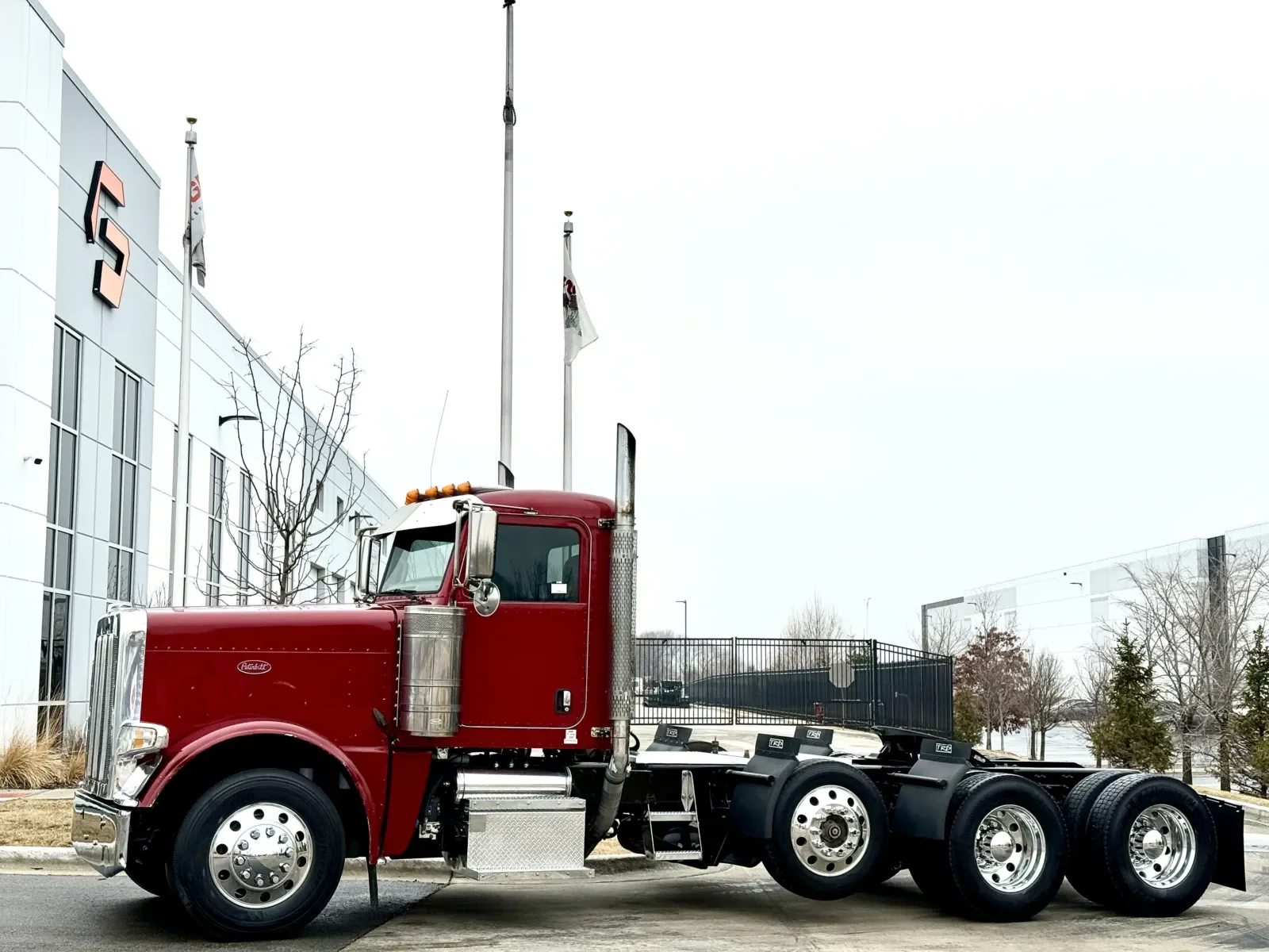2017 Peterbilt 389 in New Lenox, IL