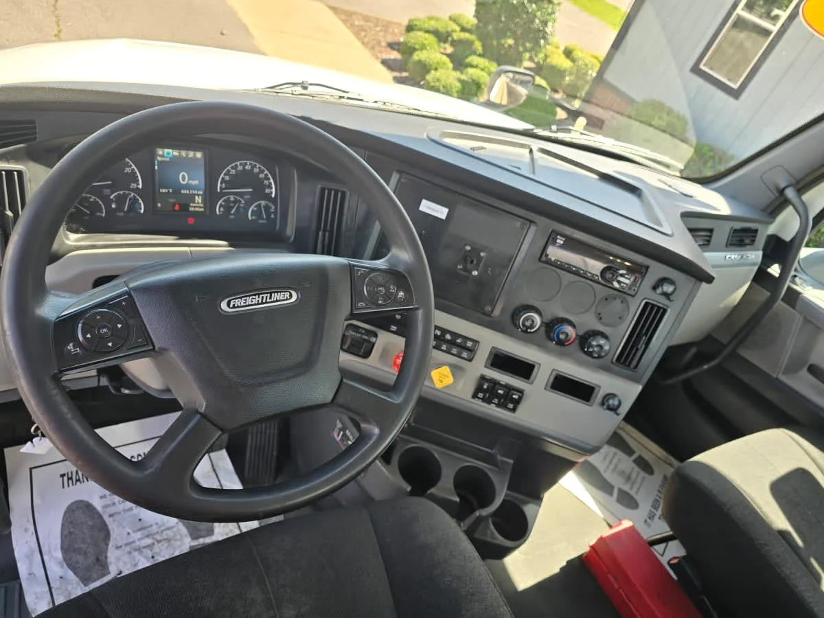 2019 Freightliner Cascadia in North Little Rock, AR — photo 7