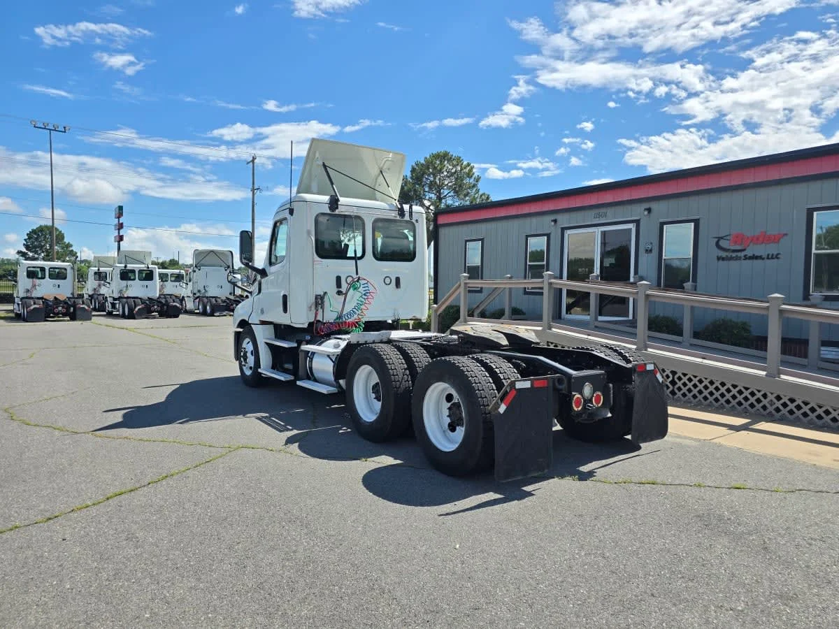 2019 Freightliner Cascadia in North Little Rock, AR — photo 6