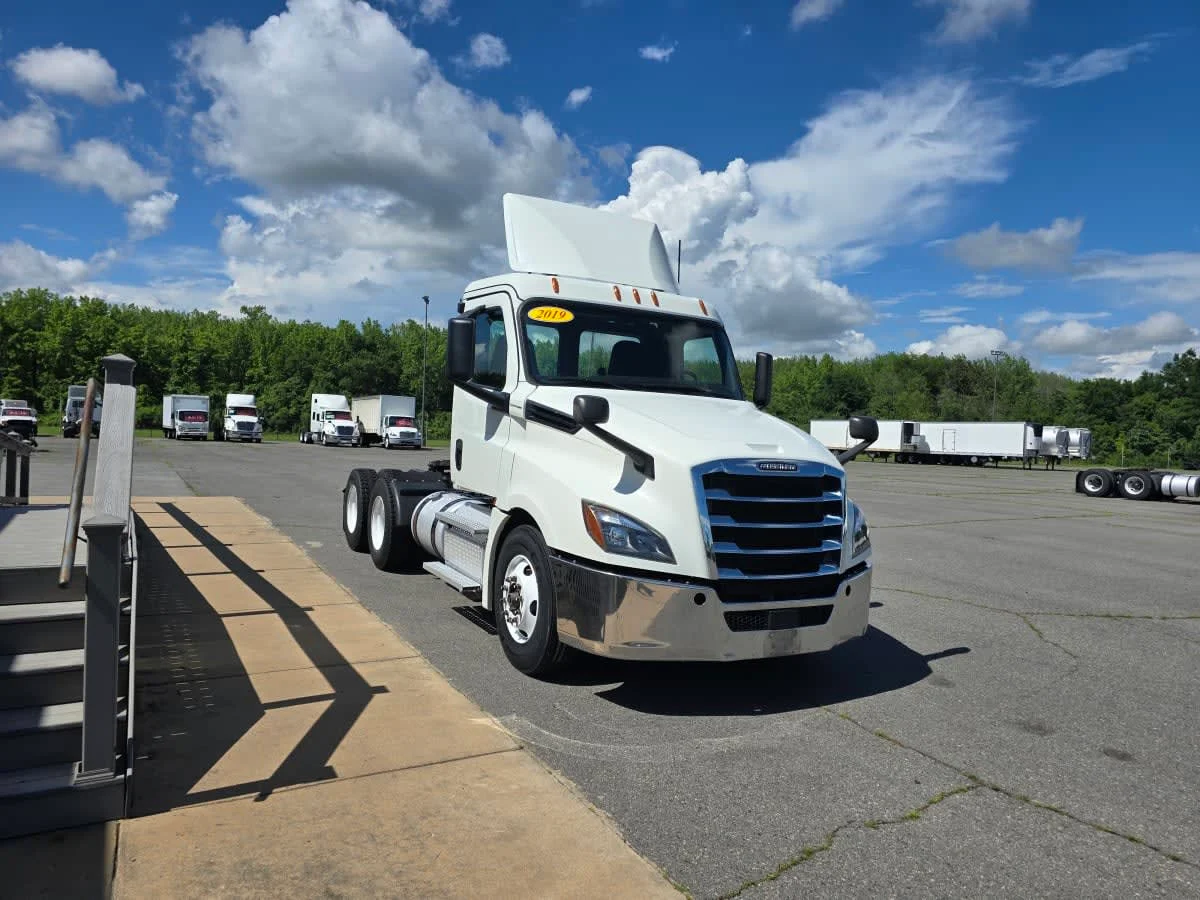 2019 Freightliner Cascadia in North Little Rock, AR — photo 3