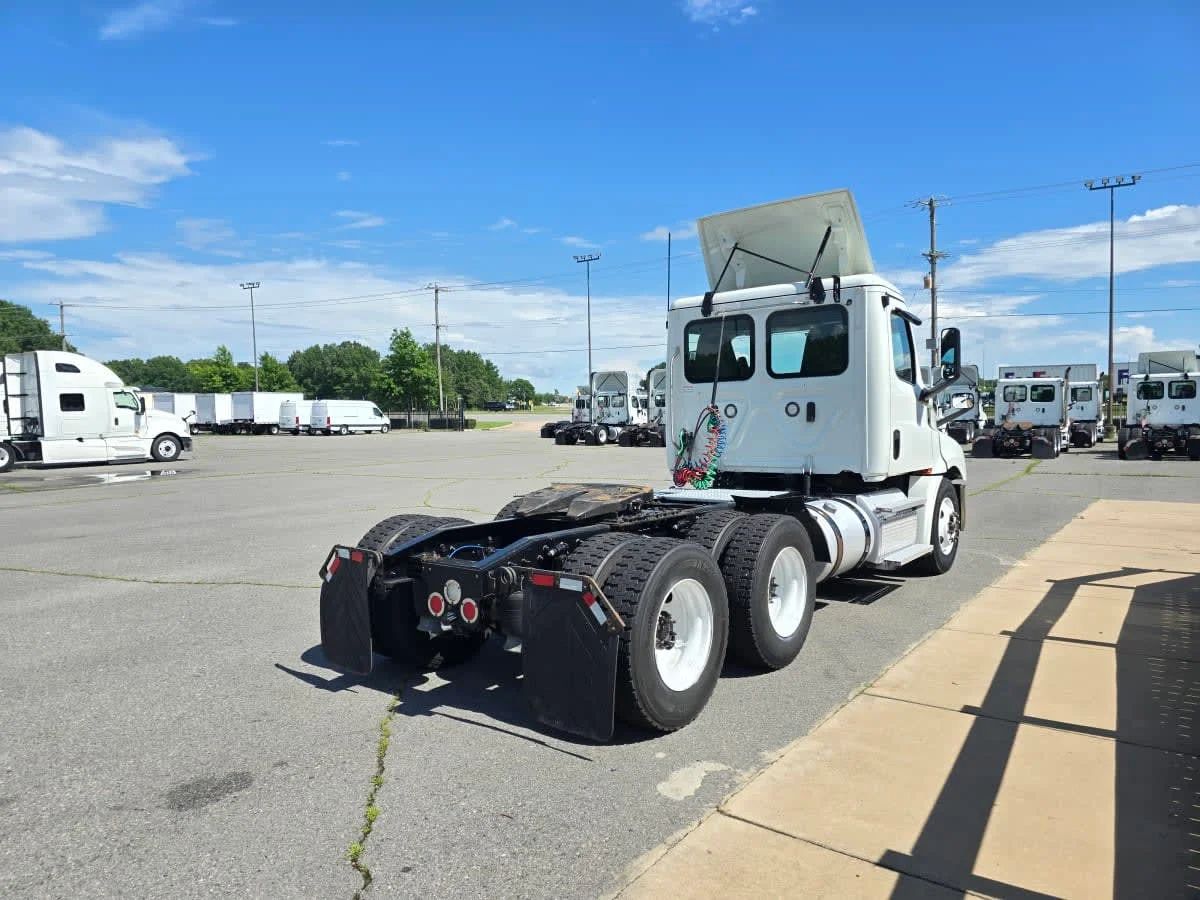 2019 Freightliner Cascadia in North Little Rock, AR — photo 4