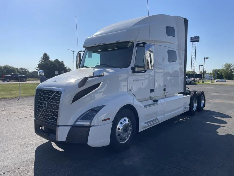 2022 Volvo VNL 760 in Sauk Rapids
