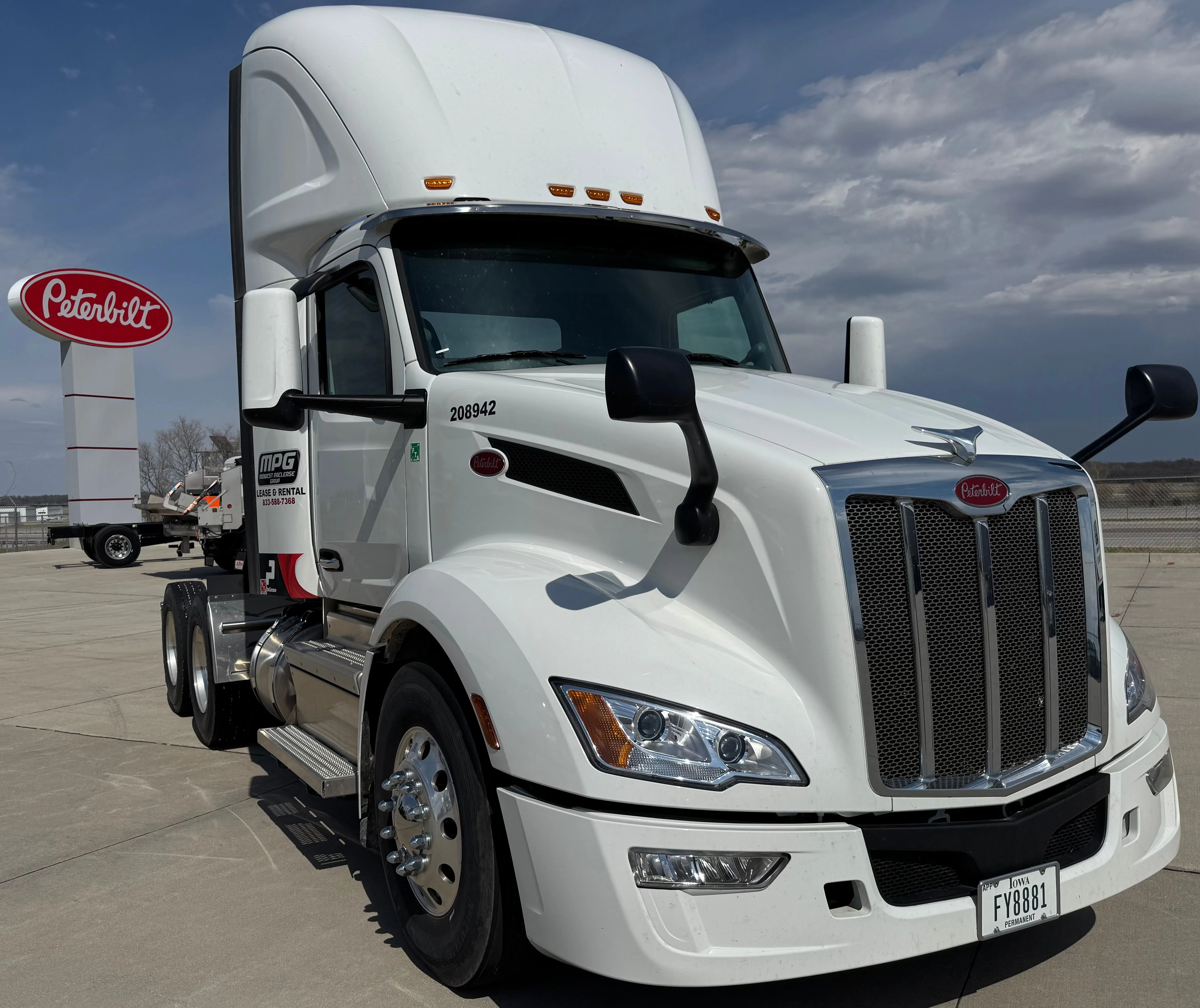 2025 Peterbilt 579 - image 3