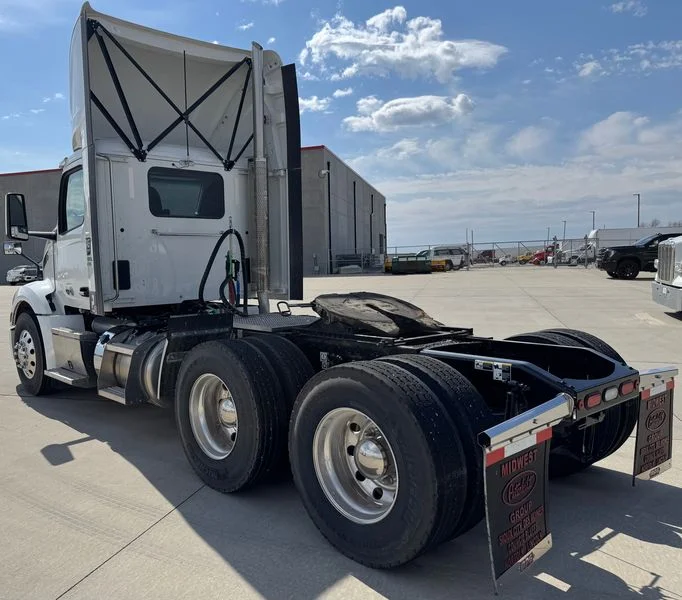 2025 Peterbilt 579 - image 7