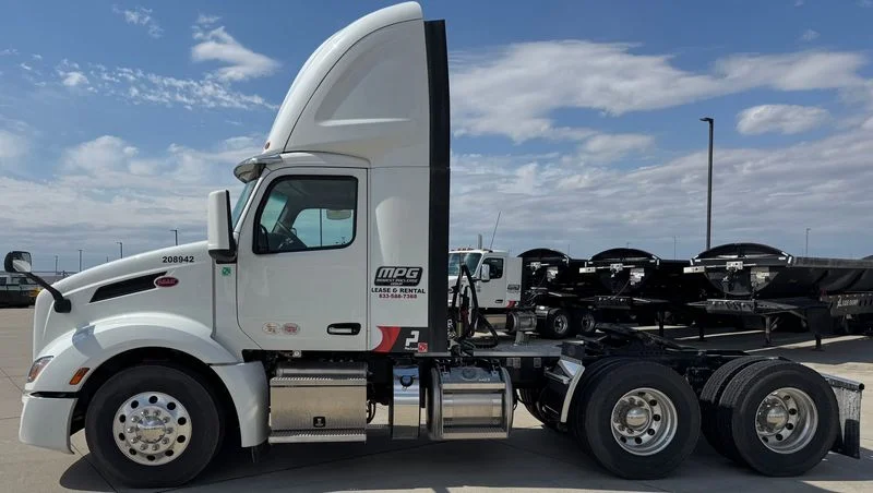 2025 Peterbilt 579 - image 8