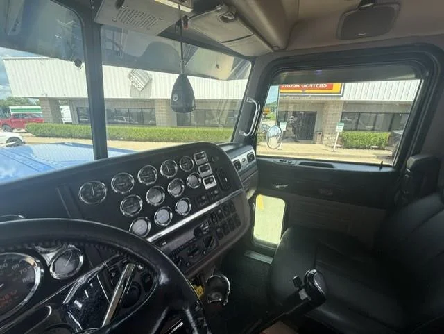 2015 Peterbilt 389 — photo 12