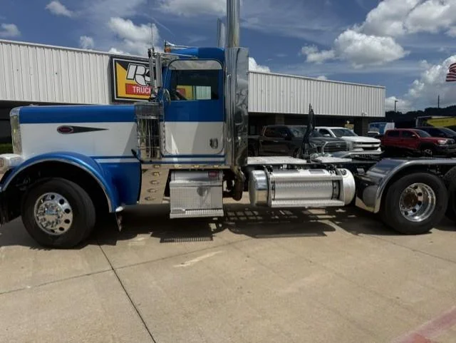 2015 Peterbilt 389 — photo 6