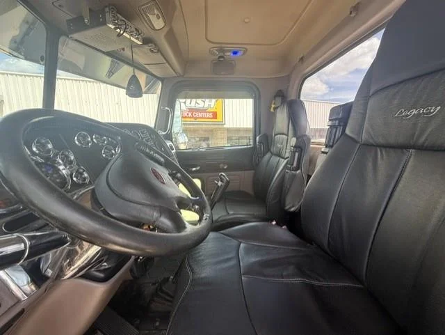 2015 Peterbilt 389 — photo 14