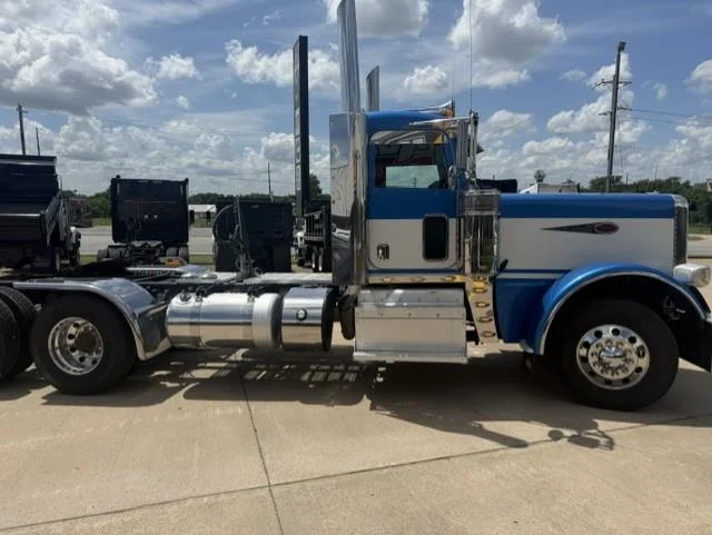 2015 Peterbilt 389 — photo 4
