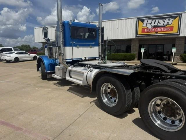 2015 Peterbilt 389 — photo 3
