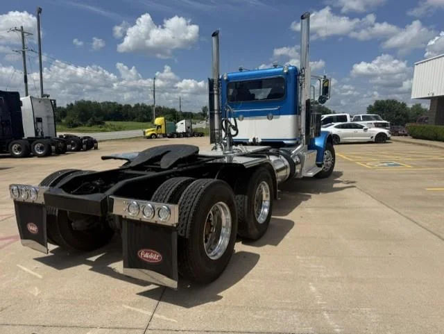 2015 Peterbilt 389 — photo 9