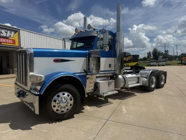 2015 Peterbilt 389 — photo 2
