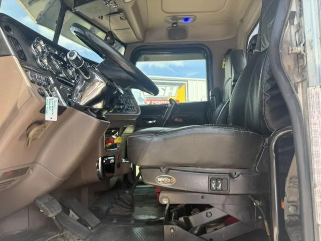 2015 Peterbilt 389 — photo 13