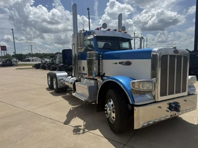 2015 Peterbilt 389 — photo 8