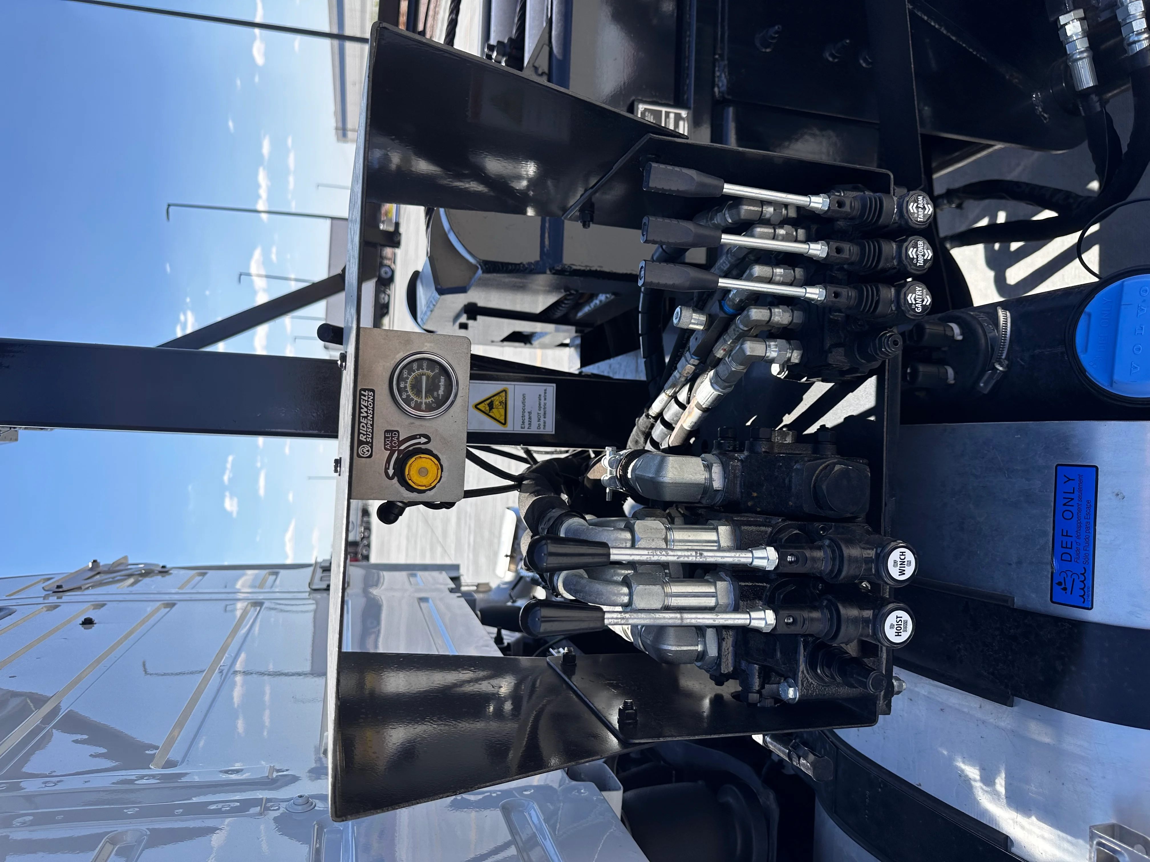 2026 Volvo VHD 300 in El Paso, TX — photo 4