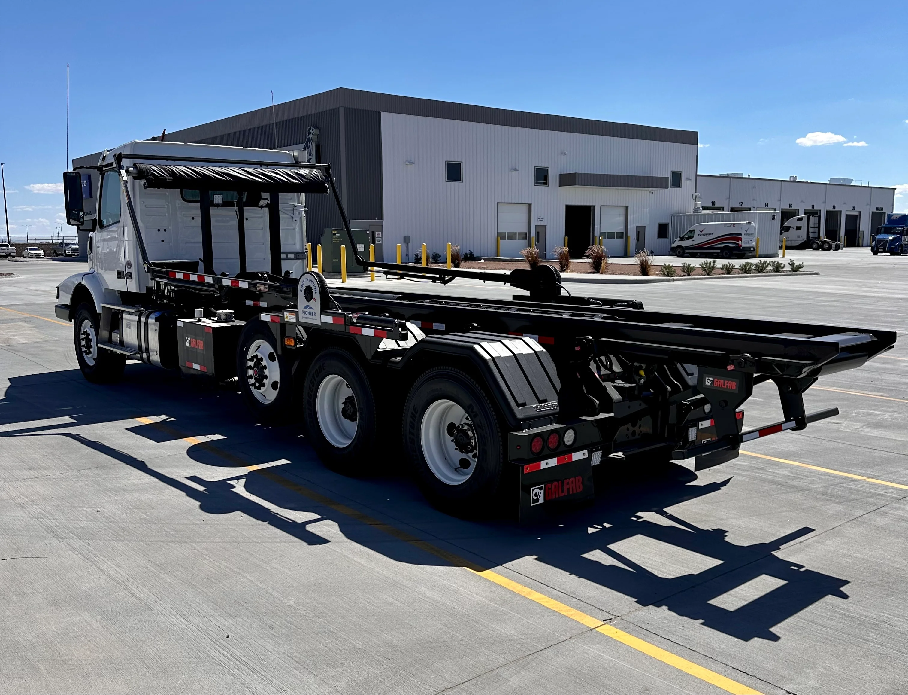 2026 Volvo VHD 300 in El Paso, TX — photo 6