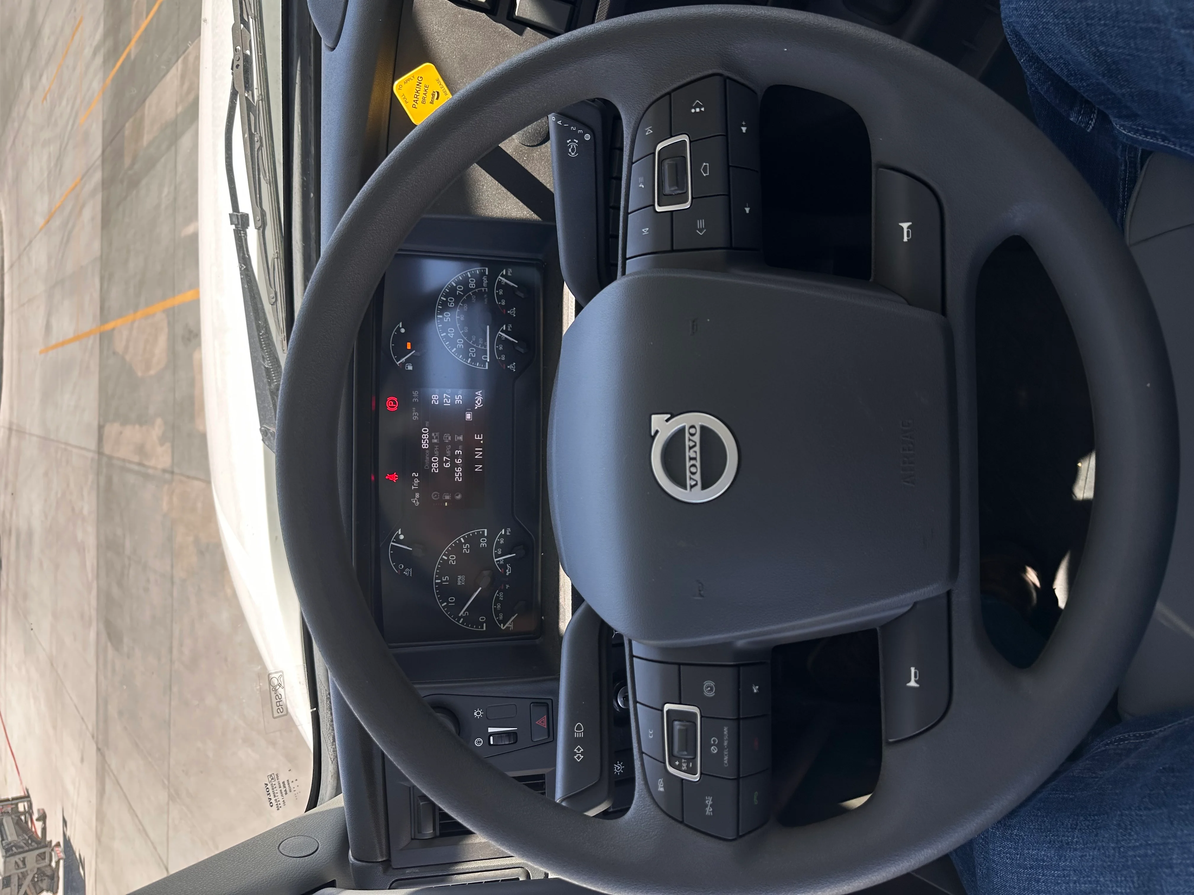 2026 Volvo VHD 300 in El Paso, TX — photo 7