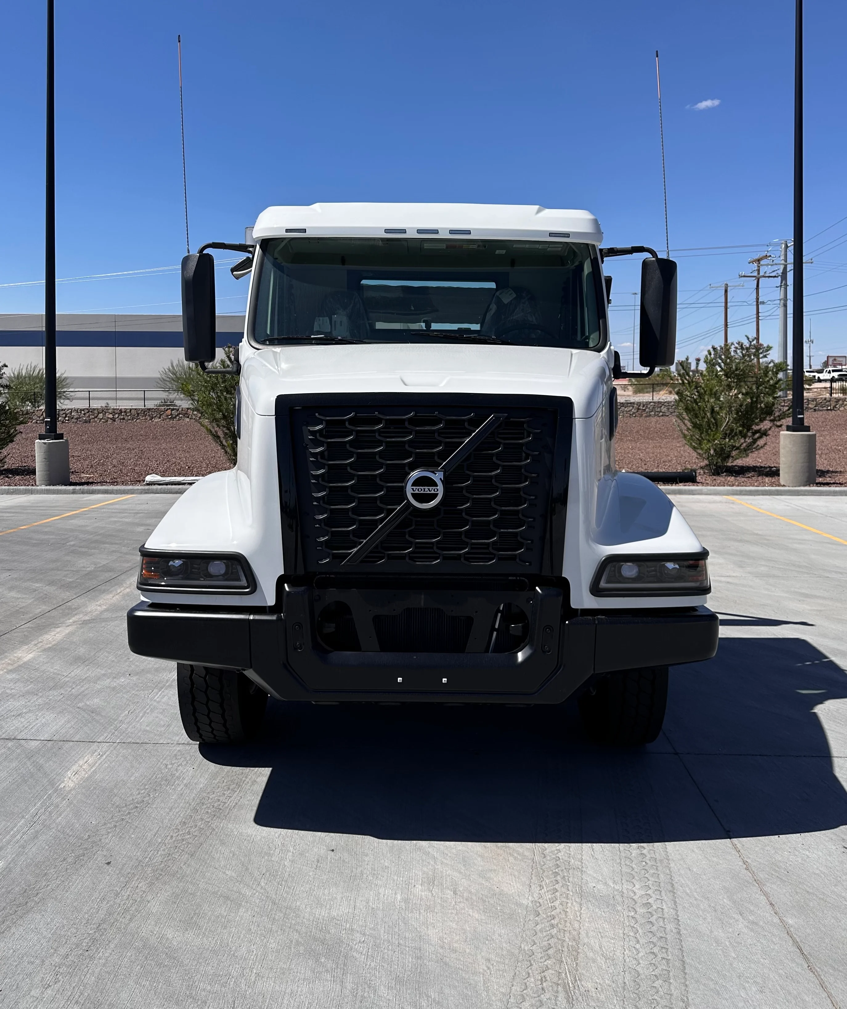 2026 Volvo VHD 300 in El Paso, TX — photo 2