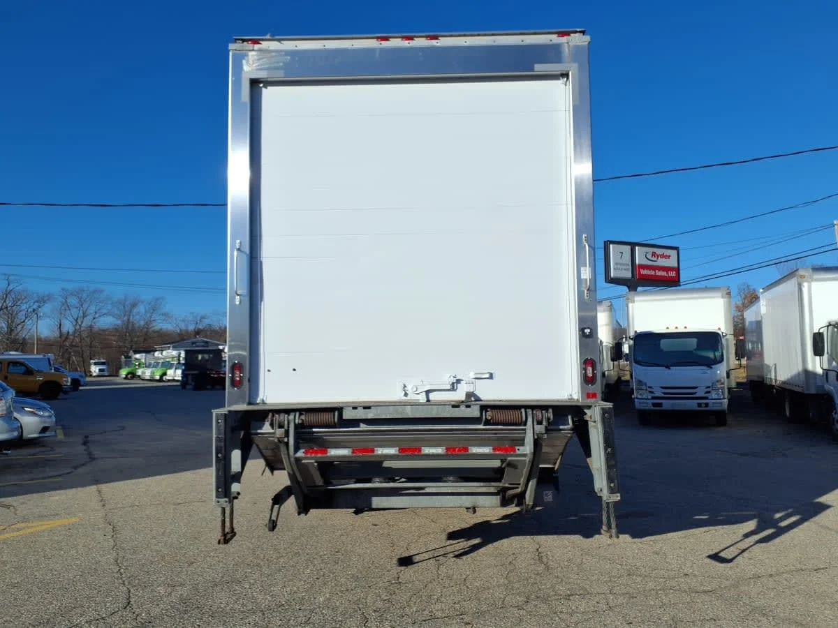 2018 International 4300 in Warwick, RI — photo 5