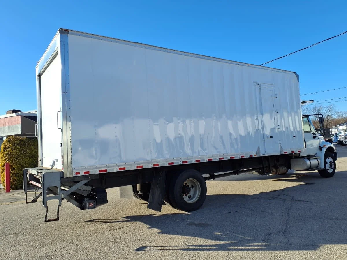 2018 International 4300 in Warwick, RI — photo 4