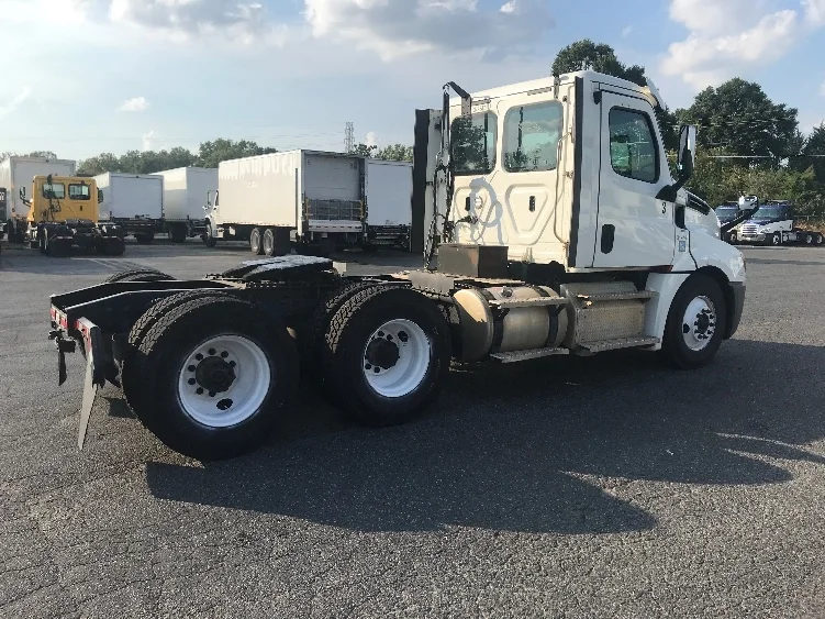2020 Freightliner Cascadia in Concord, NC — photo 7