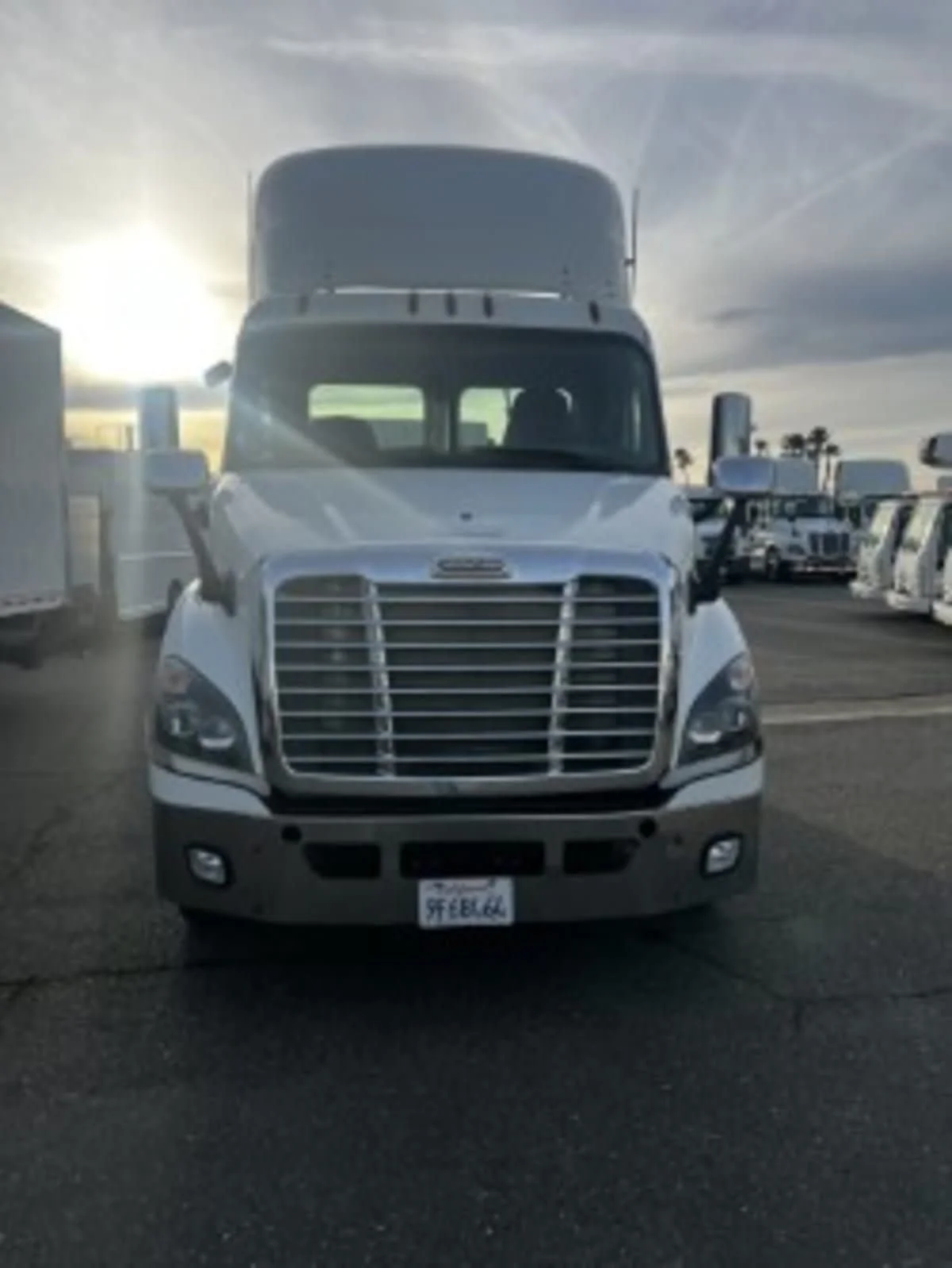 2017 Freightliner Cascadia - image 2