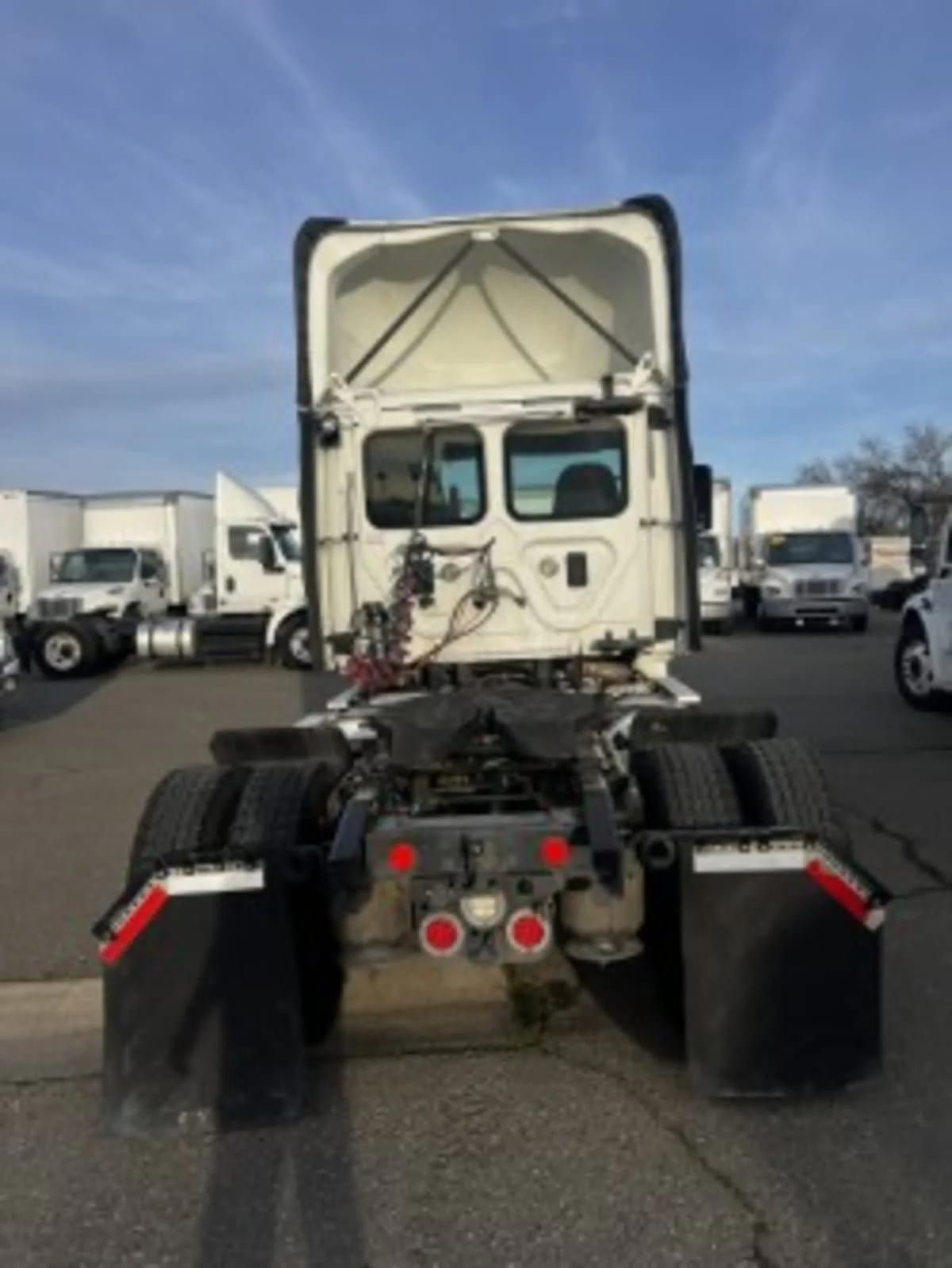 2017 Freightliner Cascadia in West Sacramento, CA — photo 5