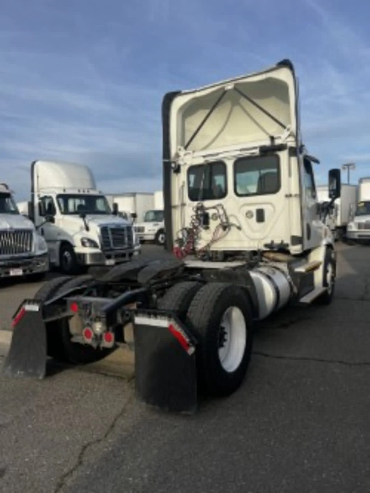 2017 Freightliner Cascadia in West Sacramento, CA — photo 4