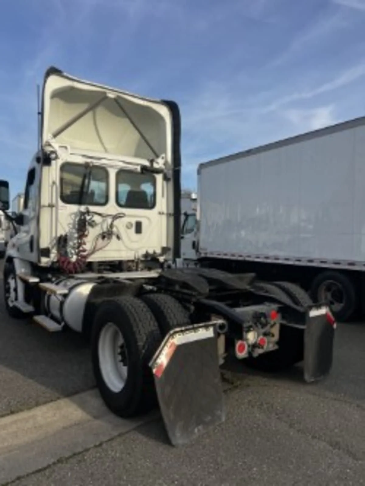 2017 Freightliner Cascadia in West Sacramento, CA — photo 6