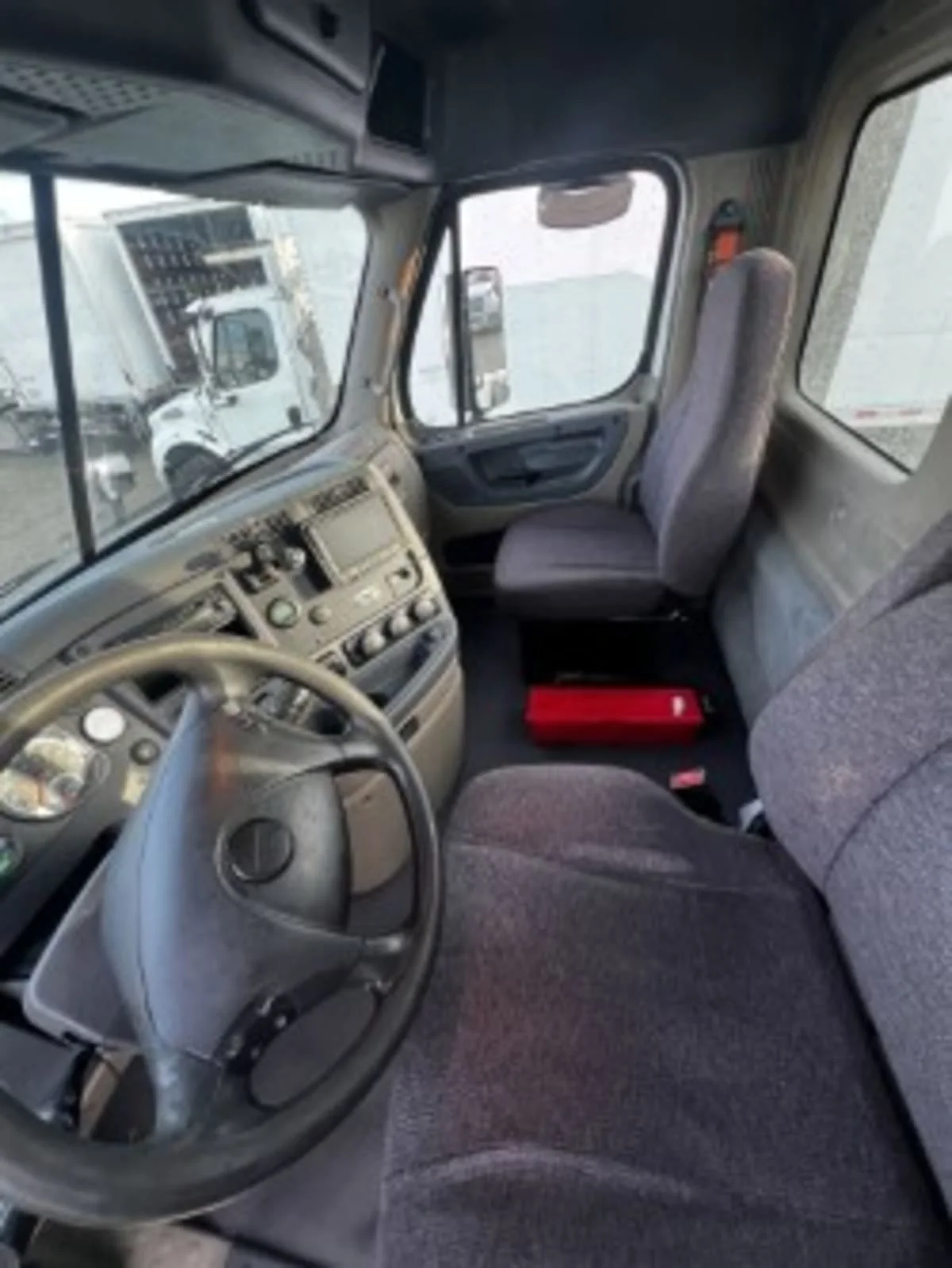 2017 Freightliner Cascadia in West Sacramento, CA — photo 7