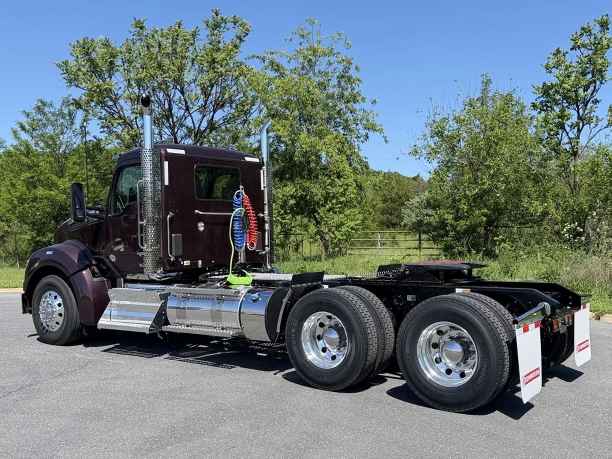 2027 Kenworth T880 in Harrisonburg, VA — photo 3
