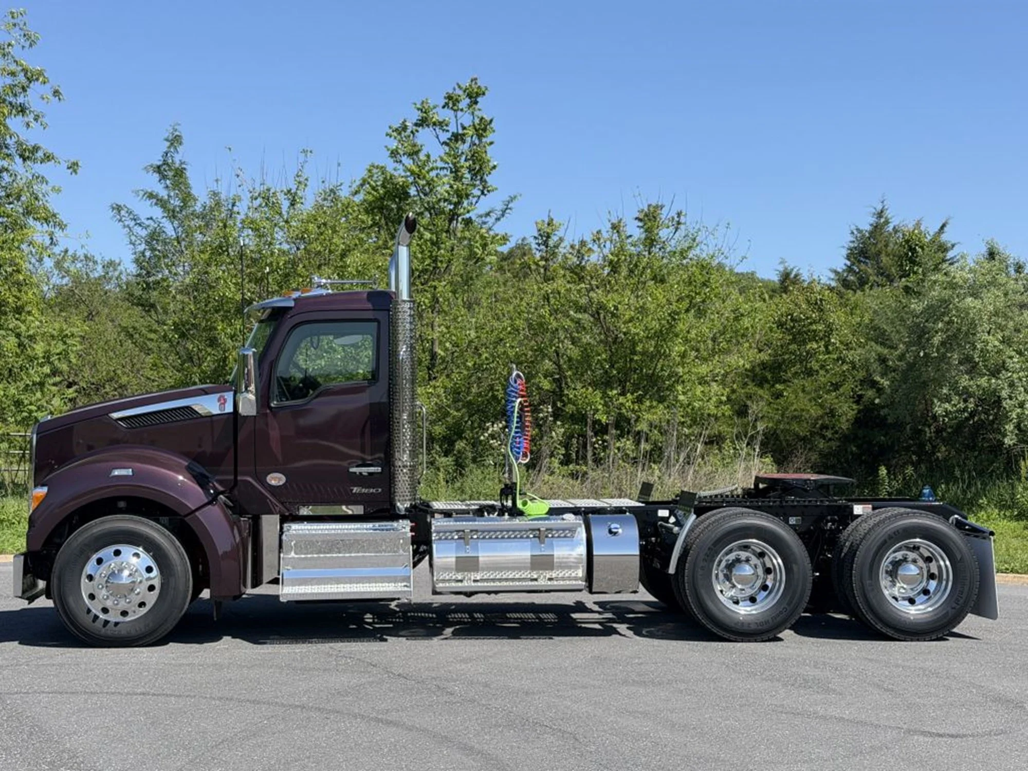 2027 Kenworth T880 in Harrisonburg, VA — photo 2