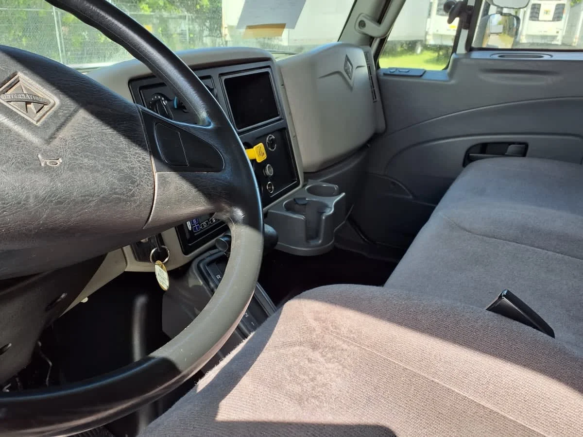 2019 International 4300 - image 8