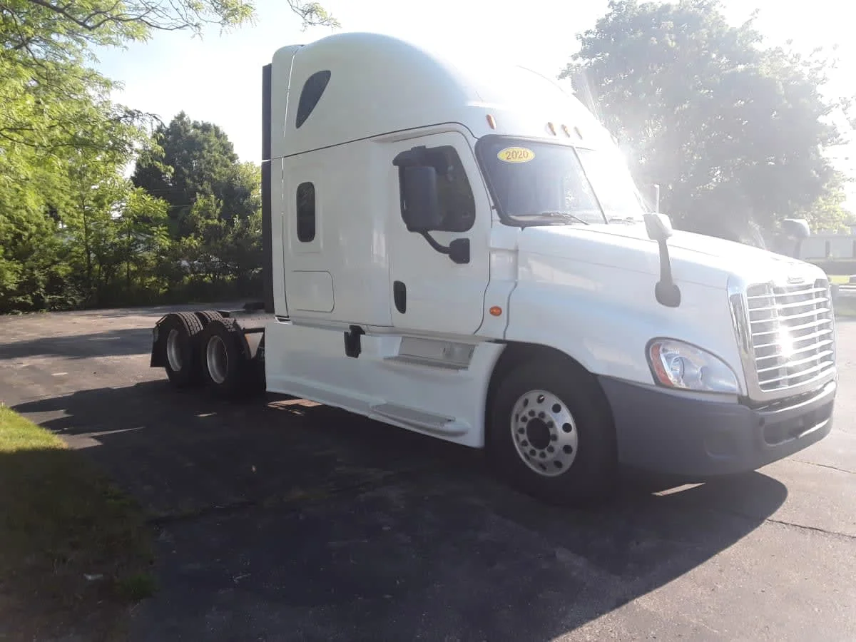 2020 Freightliner Cascadia in Hilliard, OH — photo 3