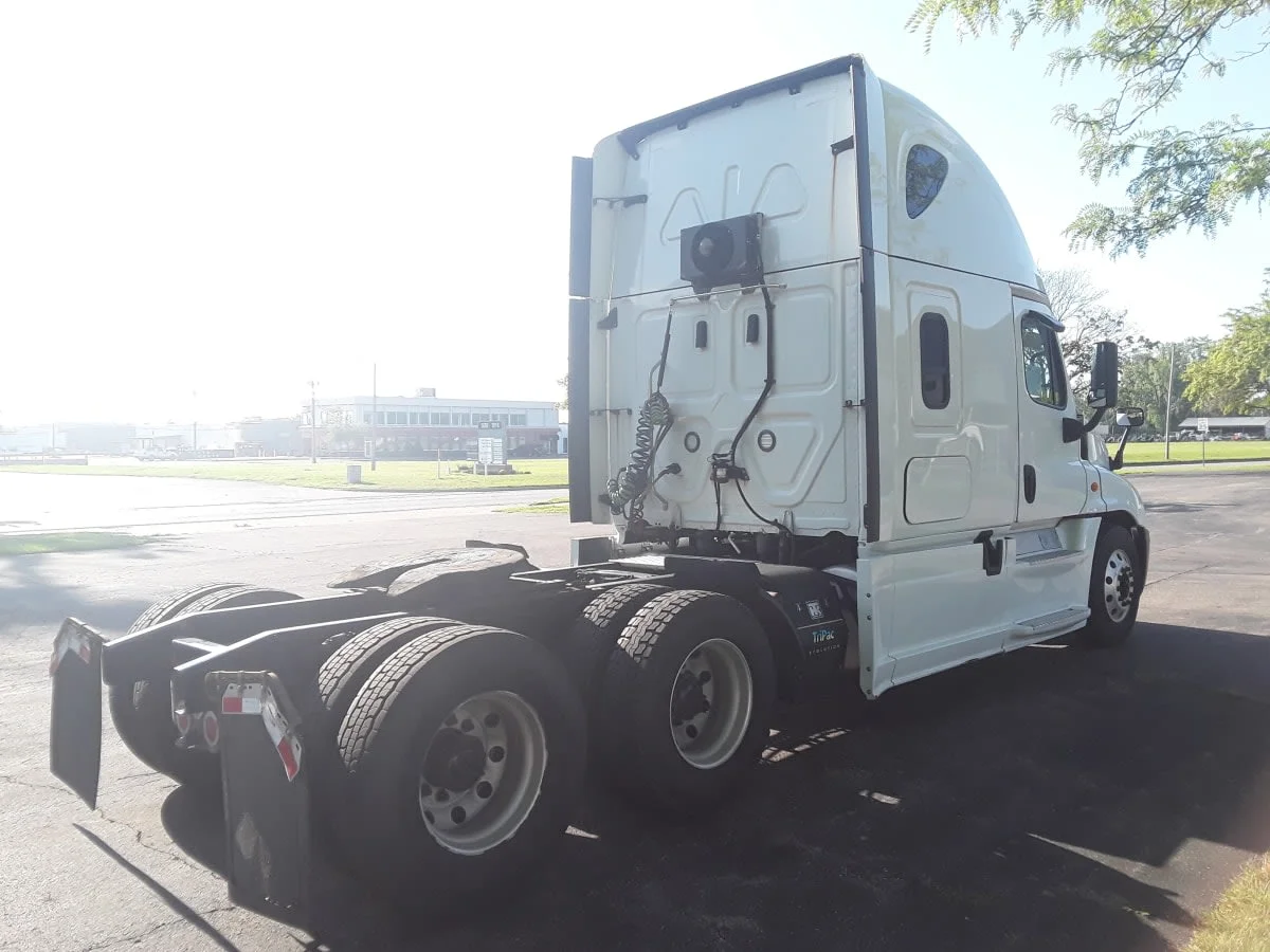2020 Freightliner Cascadia in Hilliard, OH — photo 4